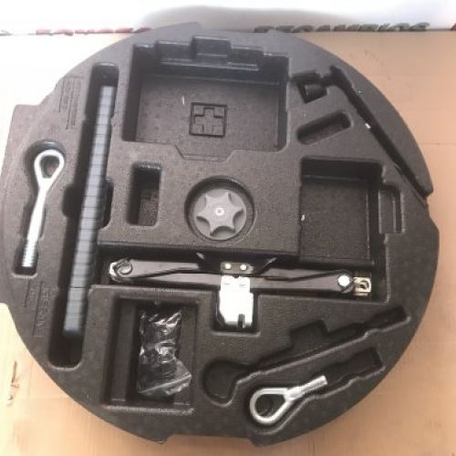 GATO CON LLAVES EN SU SOPORTE ORIGINAL NISSAN QASHQAI 2019 J11