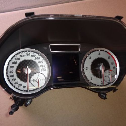 CUADRO INSTRUMENTOS / CUENTA KMS MERCEDES BENZ CLASE A 200CDI 136CV W176 AMG