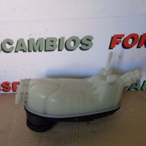 DEPOSITO LIMPIA PARABRISAS DELANTERO MERCEDES BENZ CLASE CLA 45 2014 W117 Ref