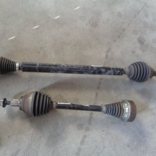 TRANSMISIONES DELANTERAS VW GOLF 7 2018 1.6tdi 115cv   De Caja Manual   29.130Kms Ref. Izq. 1K0407271LB / Ref Dcha 1K0407272QN