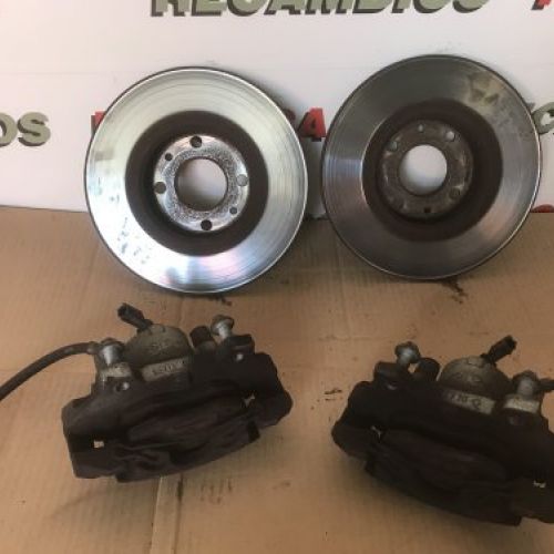 DISCOS Y PINZAS FRENO DELANTEROS FIAT 500C 2017 1.2 Gasolina 69cv