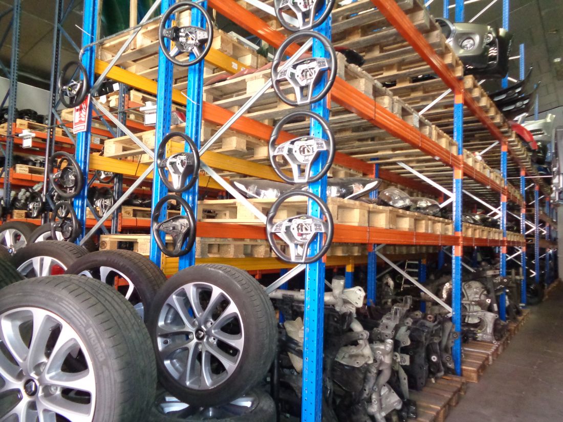 Almacén de repuestos para el automóvil
